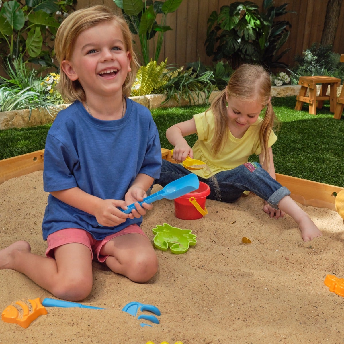 Kids Outdoor Sandbox - Honey