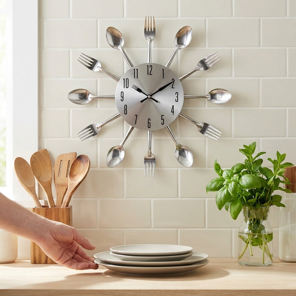 DINETICK – Silent Cutlery Wall Clock for Stylish Kitchen Decor