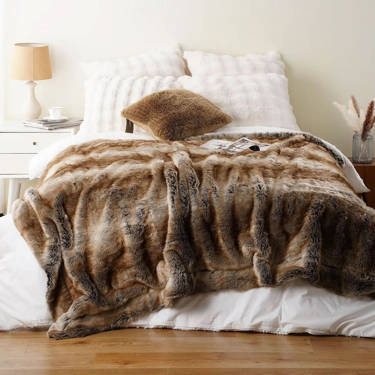 VELZAVENIA – Plush Throw Blanket for Sophisticated Home Comfort