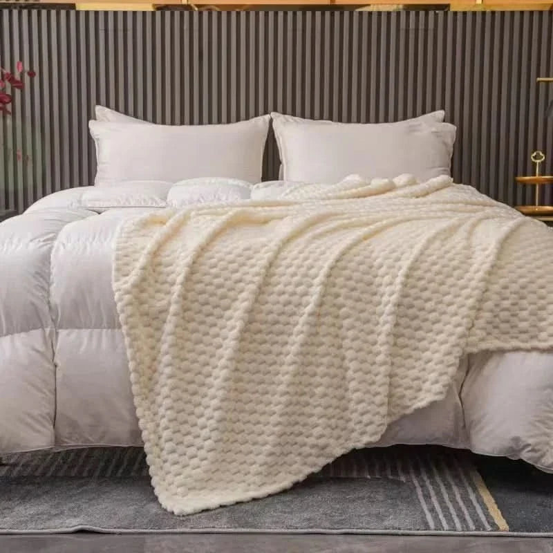 SOFTAVESSA – Cozy Bed Throw for Warm and Inviting Interiors