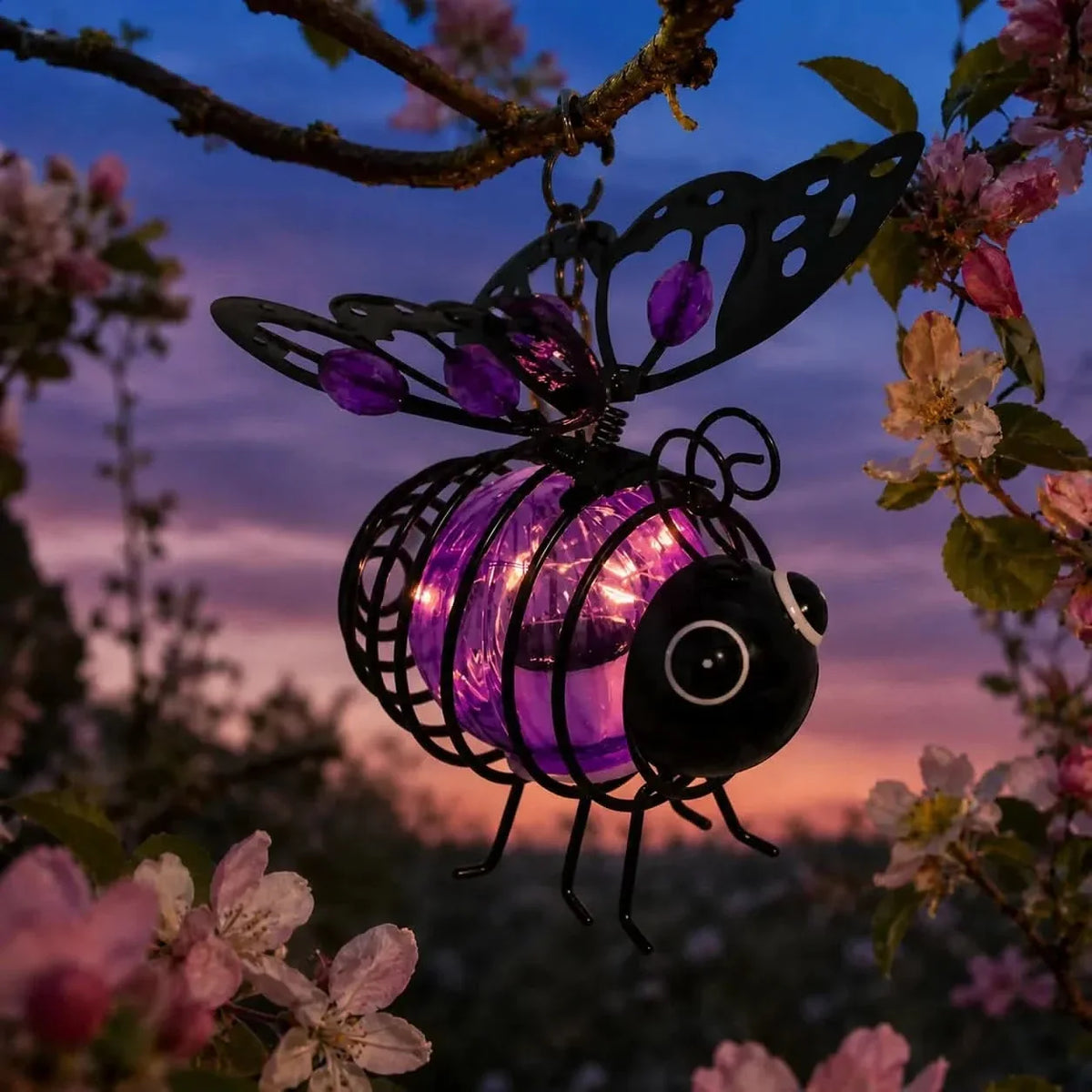 SUNHIVE – Solar Hanging Bee Lamp for Easy Garden Glow